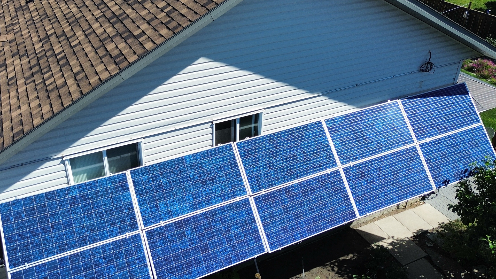 Read more about the article Powering Alberta’s Future with the Sun: How Albertans Are Harnessing Solar Energy.